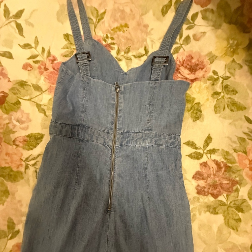 Alice + Olivia Linen Cristal Wide Leg Jumpsuit in Light Chambry - Picture 15 of 16